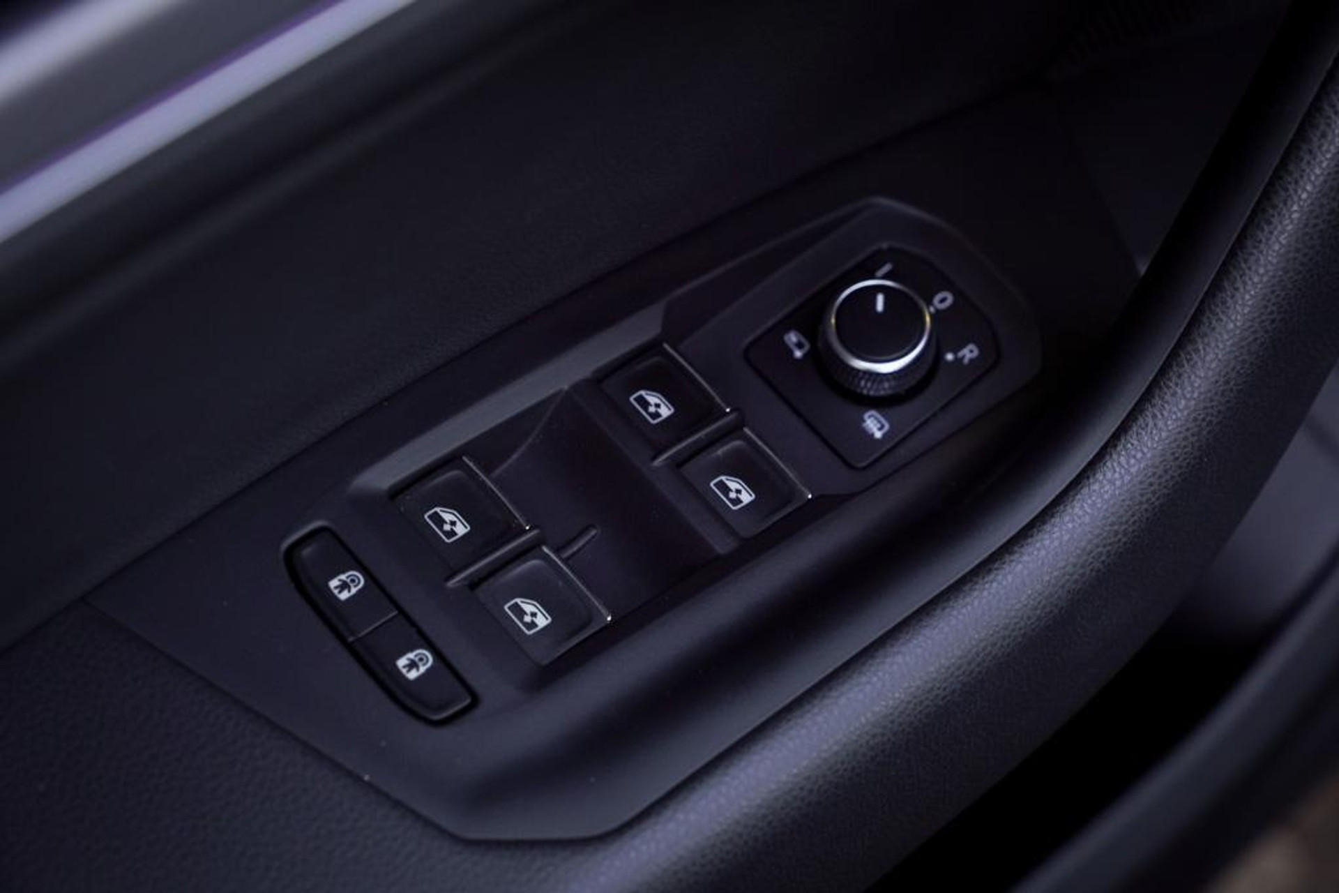44908748-14.jpg
