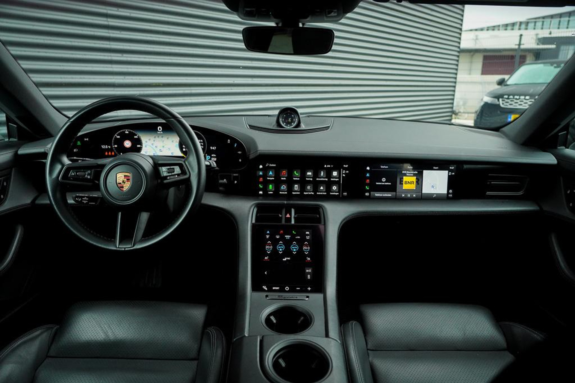 47504396-6.jpg